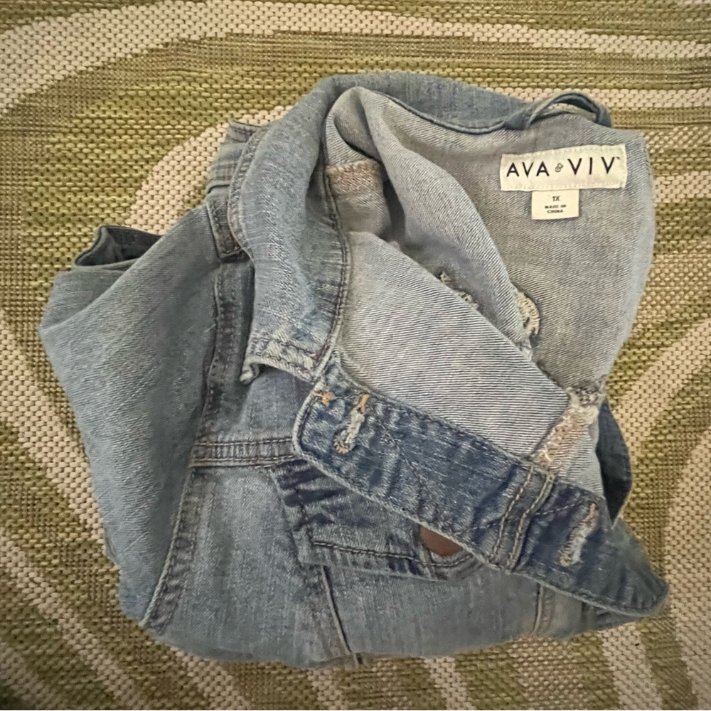 💙Vintage Embroidered Denim Jacket💙 - Picture 3 of 3